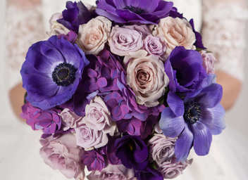 Какие букеты невесты бывают из синих и голубых цветов?
