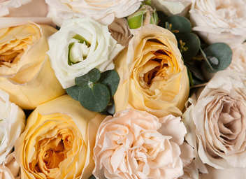 Какие букеты невесты бывают из желтых и оранжевых цветов?