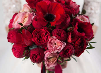 Какие букеты невесты бывают в бордовом цвете?