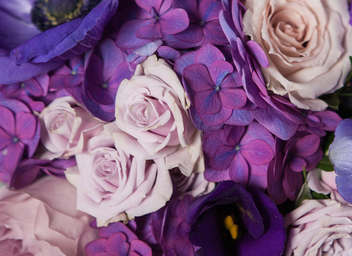 Какие бывают лиловые букеты невесты?