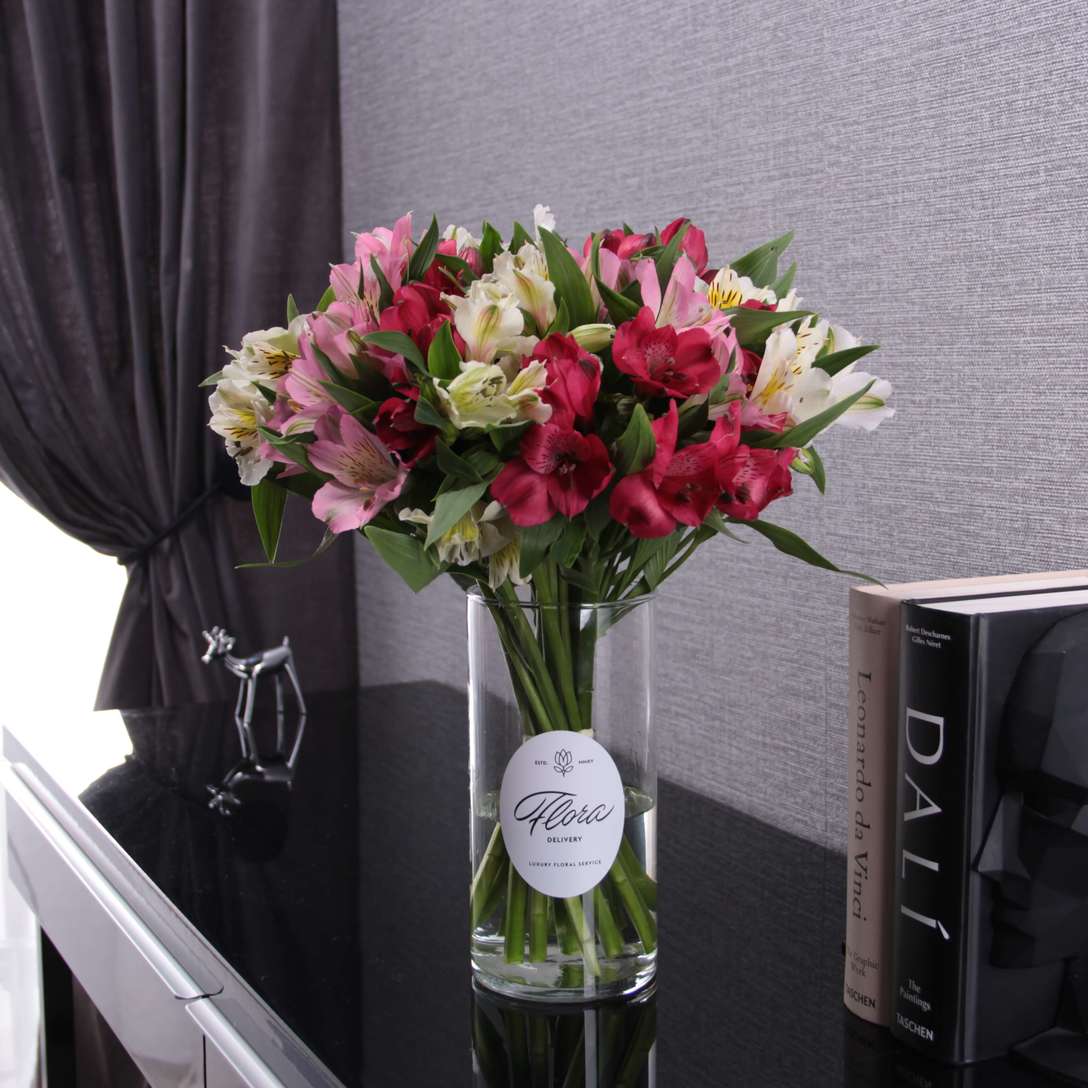 Букет из Альстромерии в вазе