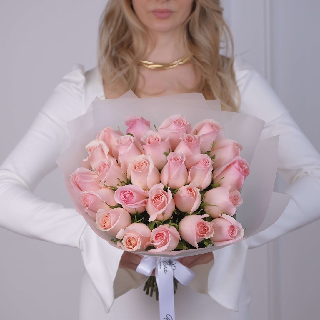 Дорогие букеты из 25 роз в Москве