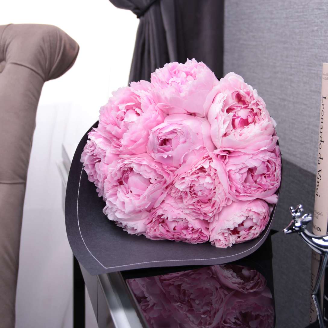 Букет из 11 пионов 