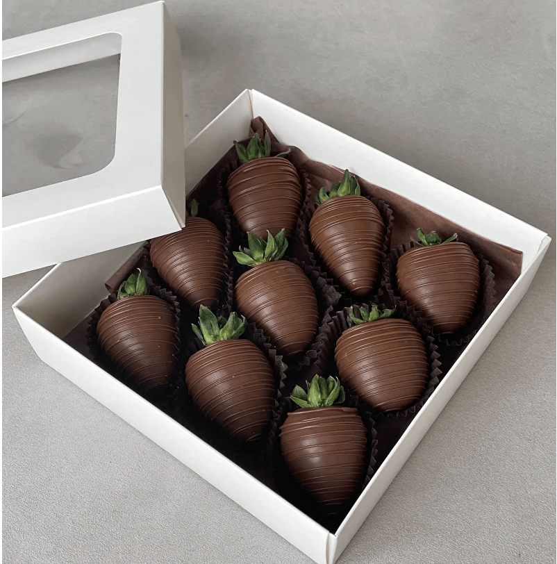 Набор клубники в молочном шоколаде 9 шт