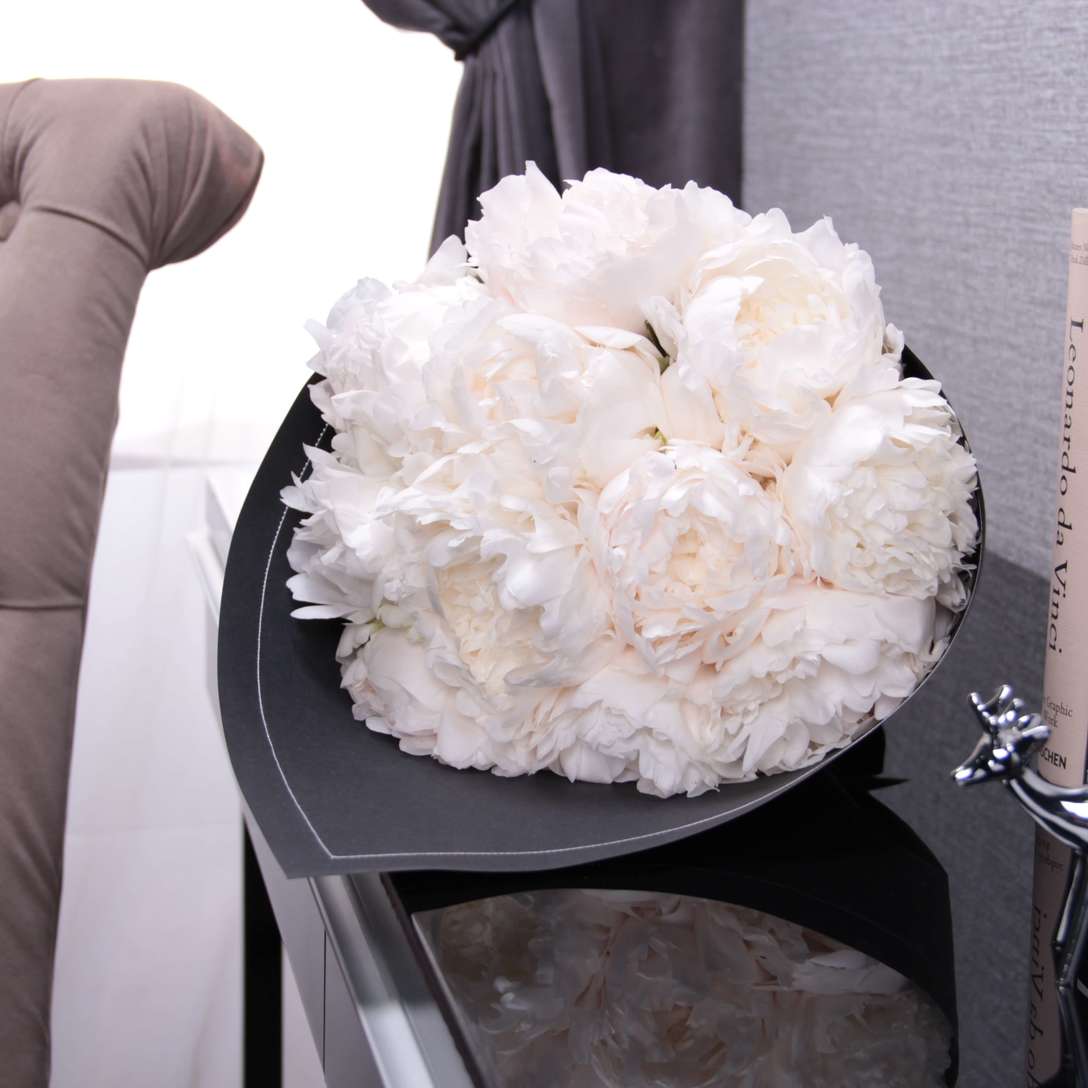 Букет из 11 пионов 