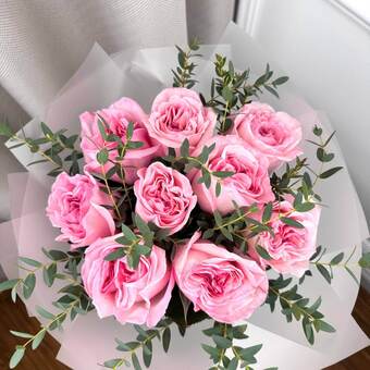 Букет из 9 розовых роз Pink O'Hara с эвкалиптом