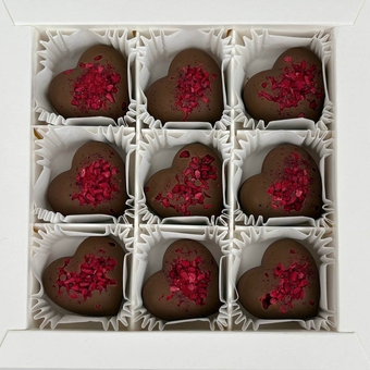 Конфеты ручной работы Сердечки с малиной 9 шт (135 гр)