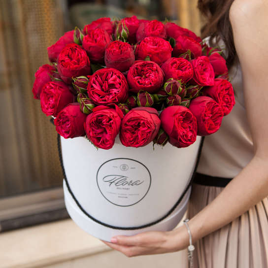 Шляпная коробка Grand "Розы Red Piano" WHITE