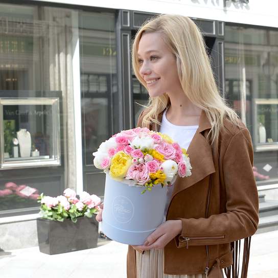 Букет "Angie" в шляпной коробке Petit BLUE Фото 2