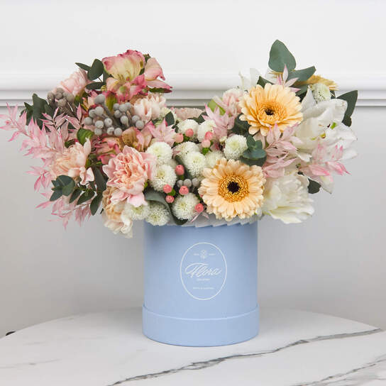 Букет "Mellow" в шляпной коробке Demi BLUE