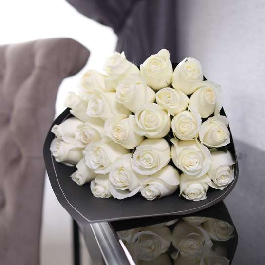 Букет из 25 роз "Proud" BLVCK