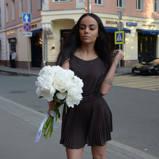 Букет из 11 пионов "Madame Claude Tain"