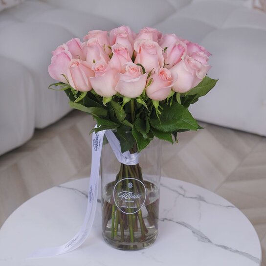 Букет из 25 роз "Senorita" в вазе