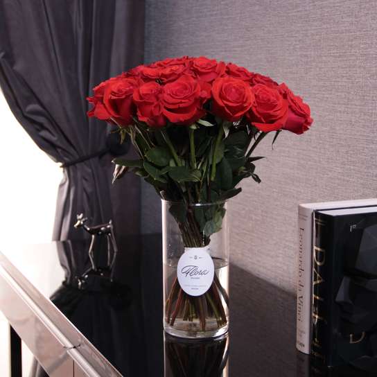 Букет из 25 роз "Nina" в вазе