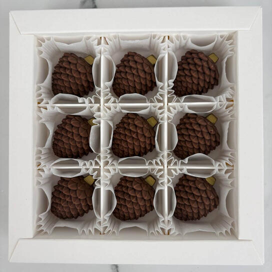 Конфеты ручной работы Ёлочные игрушки шишки 9 шт (135 гр)