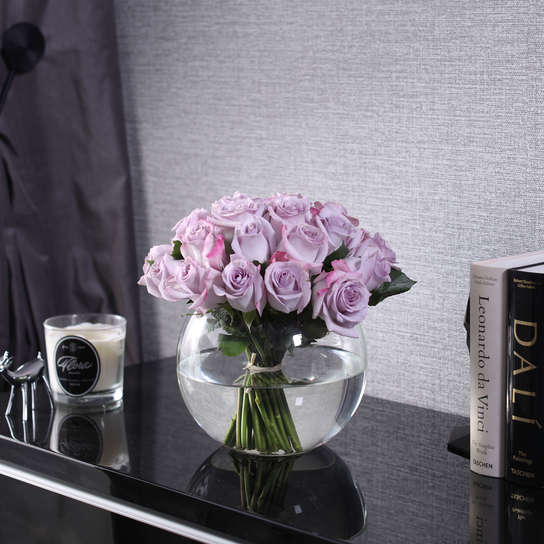 Букет из 25 роз "Purple" в вазе сфера