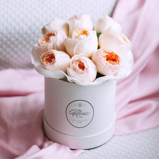 Шляпная коробка Demi "Розы Austin Juliet" WHITE