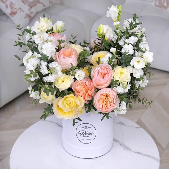 Букет "Madison" в шляпной коробке Petit WHITE Фото 2