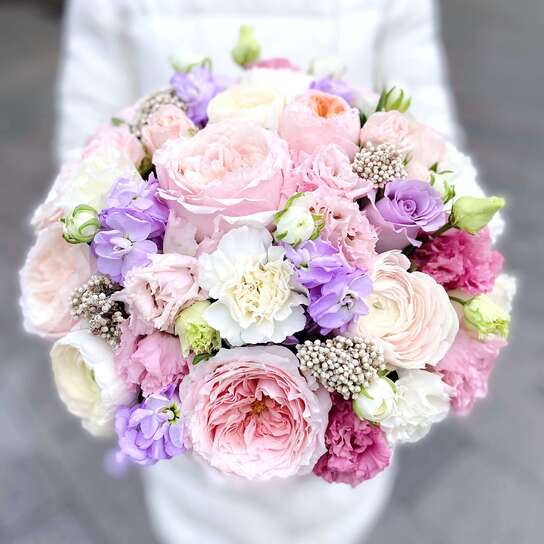 Букет "Zephyr" в шляпной коробке Mini-Grand PINK