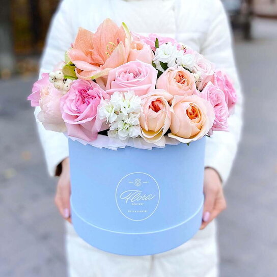 Букет "Peach Cream" шляпной коробке Grand Mini BLUE