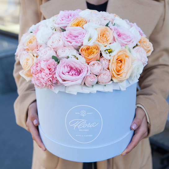 Букет "Adele" шляпной коробке Grand Mini BLUE