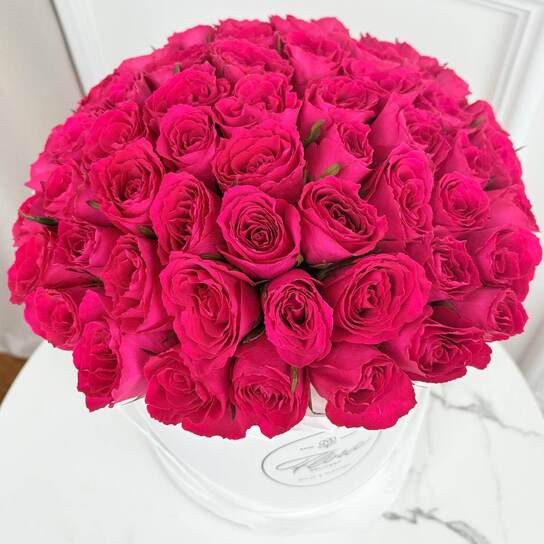 Шляпная коробка Grand с малиновыми розами WHITE