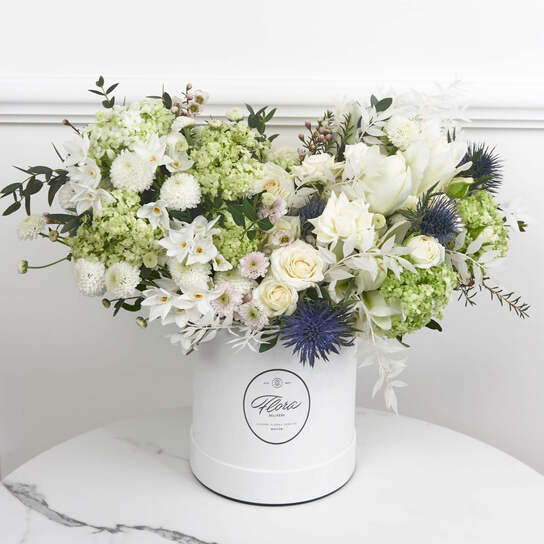 Букет "Ludivine" в шляпной коробке Demi WHITE