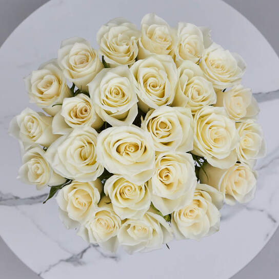 Букет из 25 роз "White Kenya" в вазе