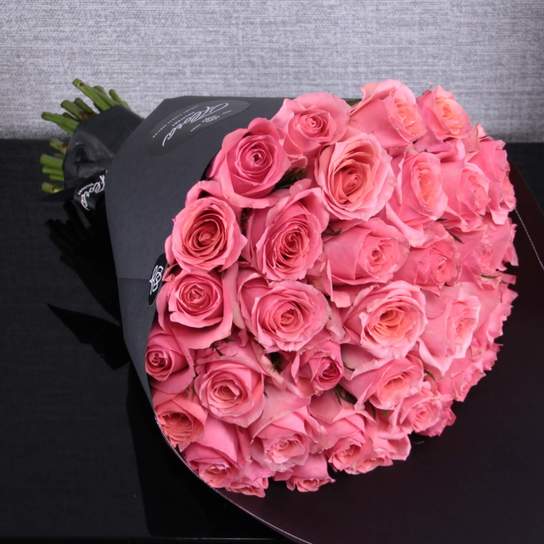 Букет из 35 роз "Pink Kenya" BLVCK
