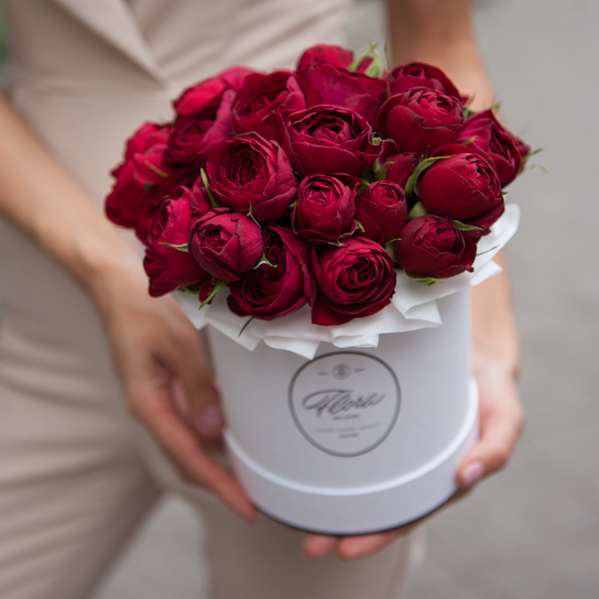 Шляпная коробка Demi "Розы Red Lace" WHITE