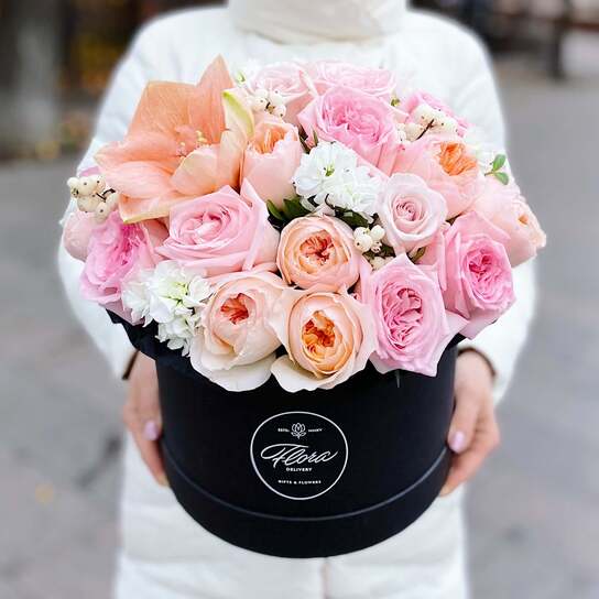 Букет "Peach Cream" шляпной коробке Grand Mini BLVCK