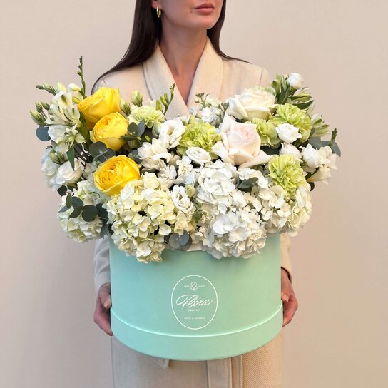 Букет "Matcha" в шляпной коробке Ultra Grand GREEN