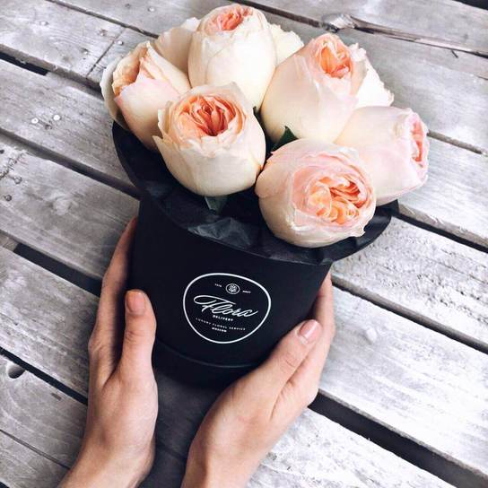 Шляпная коробка Demi "Розы Austin Juliet" BLVCK