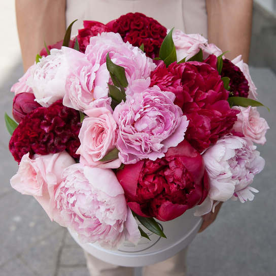 Букет "Wildberry" в коробке Grand Mini WHITE