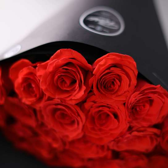 Букет из 25 роз "Nina" BLVCK