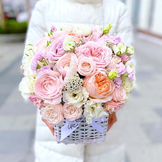 Букет "Zephyr" в корзинке Фото 3