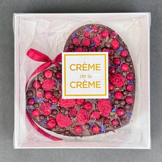 Шоколадное сердце "Crème de la Crème" с кусочками малины и брусники 70 гр