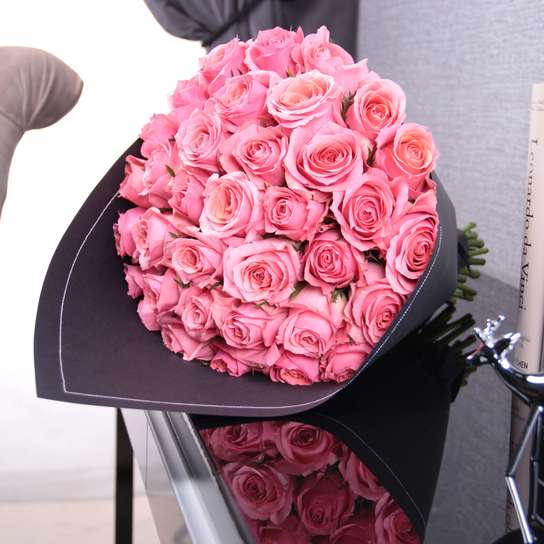 Букет из 35 роз "Pink Kenya" BLVCK