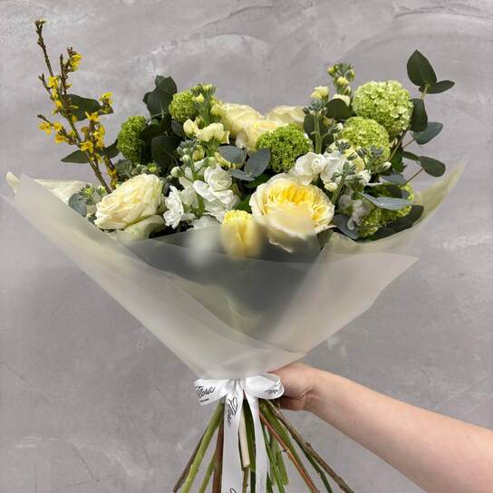 Весенний букет  в корейской пленке №9