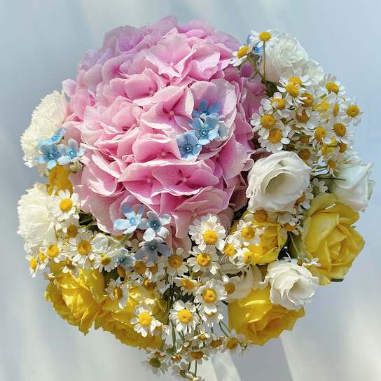 Букет "Bounty Way" в вазе