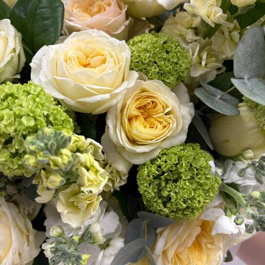 Весенний букет  в корейской пленке №9