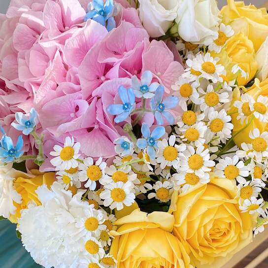 Букет "Bounty Way" в вазе Фото 4