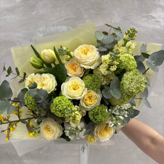 Весенний букет  в корейской пленке №9