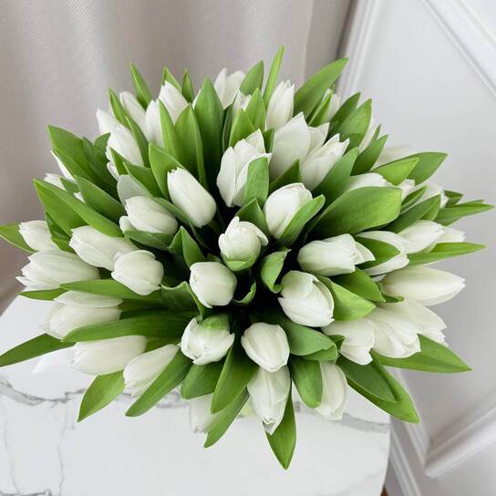 Букет из 51 тюльпана "White" в вазе