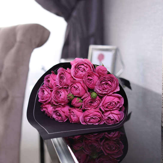 Букет из 15 роз "Misty Bubbles" BLVCK