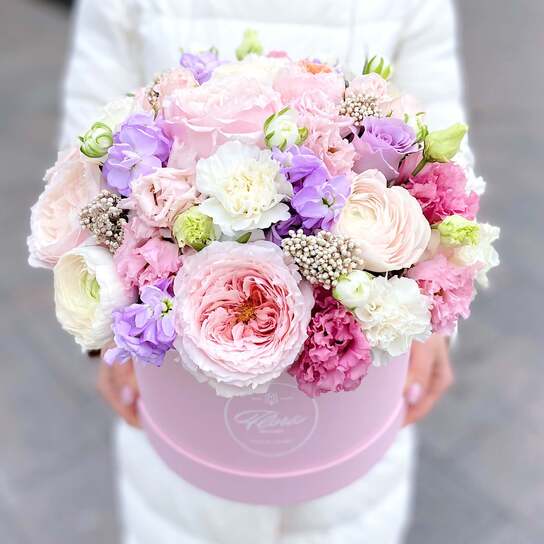 Букет "Zephyr" в шляпной коробке Mini-Grand PINK