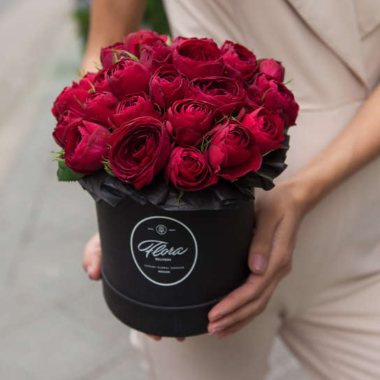 Шляпная коробка Demi "Розы Red Lace" BLVCK