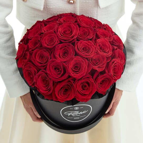 Шляпная коробка Grand "Розы красные Freedom" BLVCK