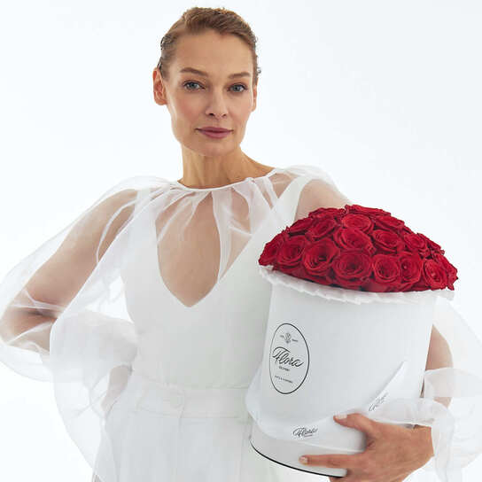 Шляпная коробка Grand "Розы красные Freedom" WHITE