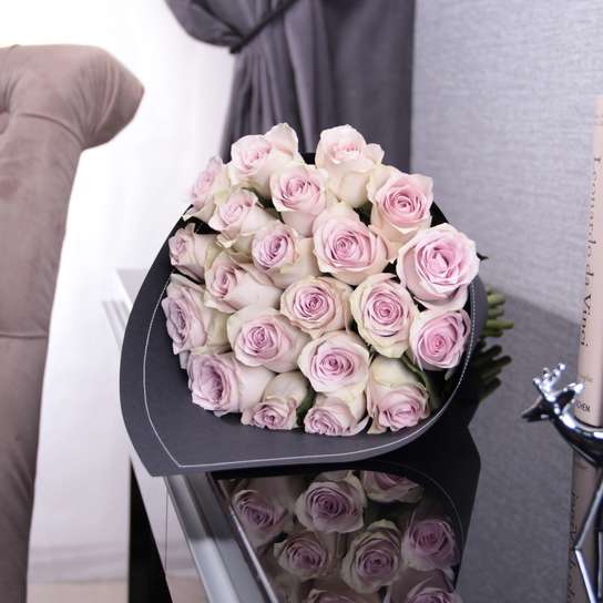 Букет из 21 розы "Purple Kenya" BLVCK